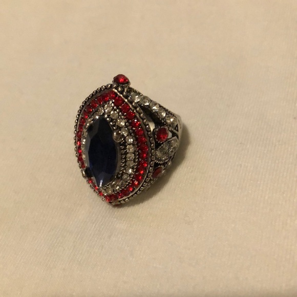 Oversized ring - Picture 3 of 3